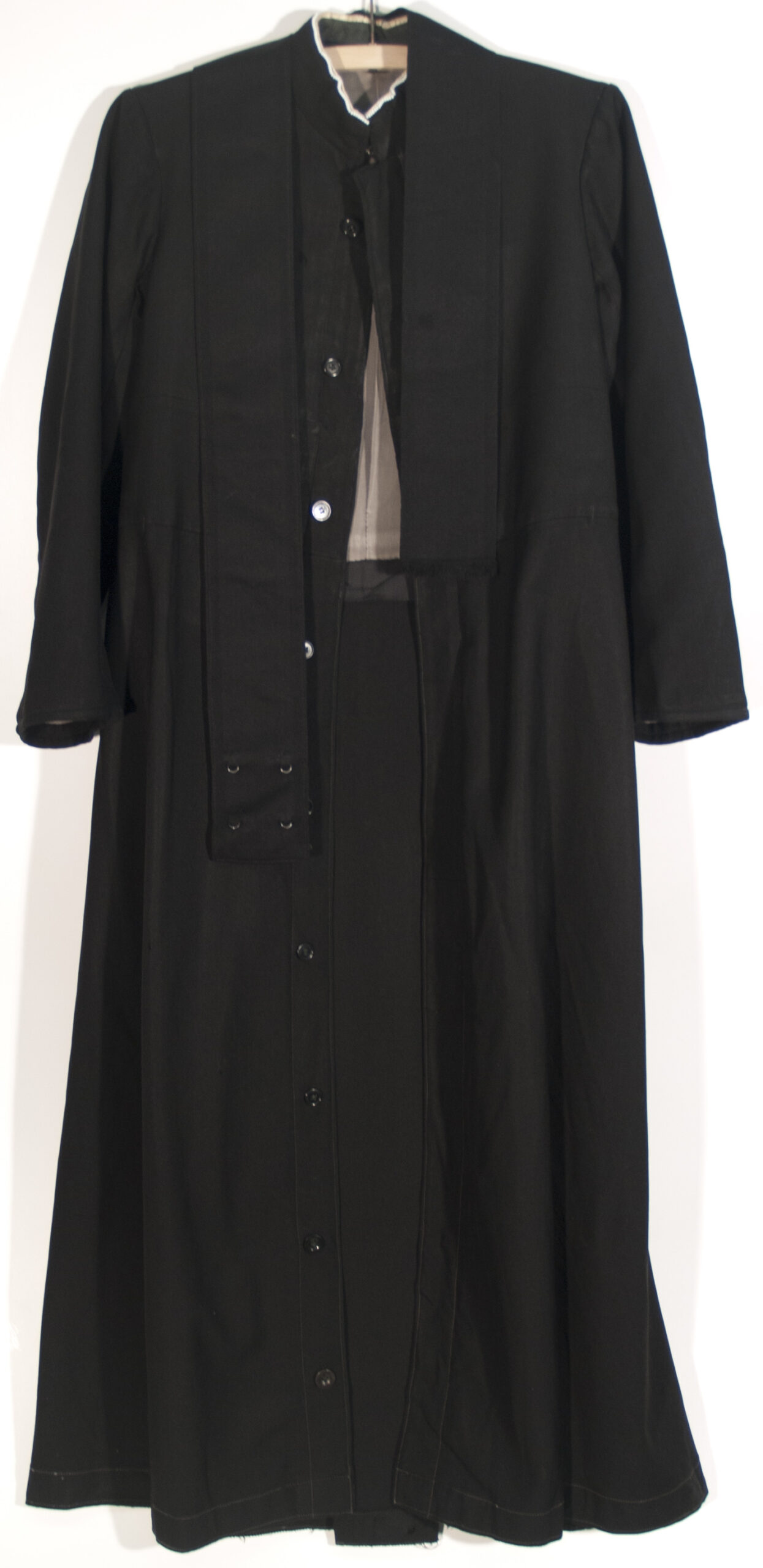 Tagesbekleidung (Kutte) der internen Studenten des Klosters Einsiedeln (Inv.-Nr. Zoe.11.2.01)